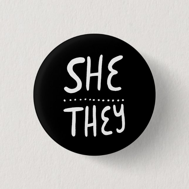 Sie/sie Pronouns Stolz handschriftlich Minimal Button (Vorderseite)