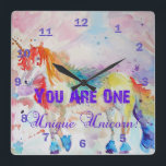 Sie sind ein einzigartiges Einhorn! Rainbow Girls  Quadratische Wanduhr<br><div class="desc">Sie sind ein einzigartiges Einhorn! Rainbow Girls Clock. Für alle Jungen im Herzen eine schöne Einhornkarte,  die eine meiner ursprünglichen Aquarellen verwendet. Fügen Sie Ihrem Leben ein wenig Zauber hinzu!</div>