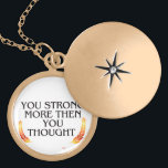 Sie sind stärker als Sie denken - elegantes Gold l Medaillon<br><div class="desc">Erleben Sie Ihren Raum mit dieser eleganten und inspirierend Wandkunst, die das goldene Zitat enthält: "Sie sind stärker als Sie denken." Ideal für Schlafzimmer, Büros, Studentenwohnheime oder als herzliches Geschenk, um einen Liebsten in einer schwierigen Zeit zu erziehen. Mit seinen goldfarbenen Tönen und seinem eleganten minimalistischen Design fügt es jedem...</div>