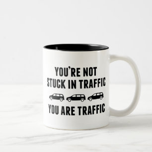 Sie stecken nicht im Verkehr fest. Sie sind Verkeh Zweifarbige Tasse