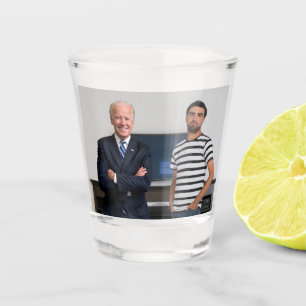 Sie treffen Präsident Joe Biden   Foto hinzufügen Schnapsglas