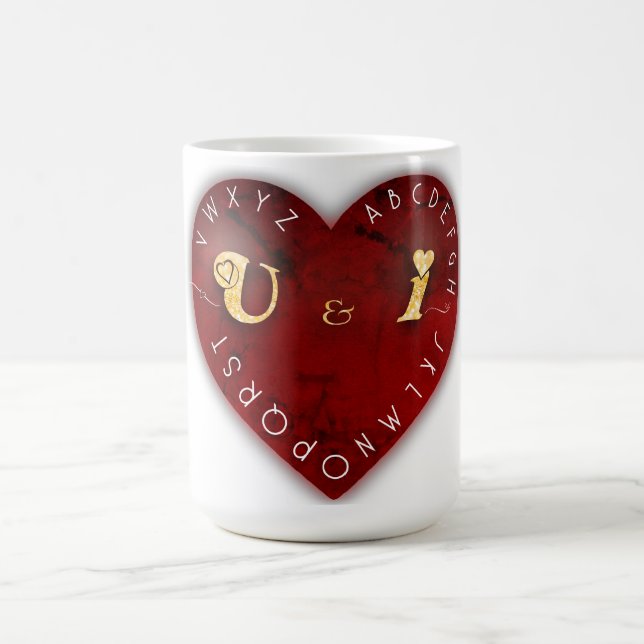 Sie und ich - Alphabet-Spiel auf einem roten Herz Kaffeetasse (Mittel)