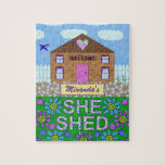 Sie verschüttete<br><div class="desc">"Sie verschüttete" ist die Antwort der Frau zur Mann-Höhle. Dieser ursprüngliche Puzzlespielentwurf ist für Frauen, die Liebe, zu ihrem eigenen Hinterhofhafen zu entgehen. Er hat ein Bild einer niedlichen hölzernen Halle/der Hütte, des weißen Pfostenzauns, der Kopfsteine, des Vogels und des Gartens der Blumen. Die Wörter ", das sie" verschüttete, haben...</div>