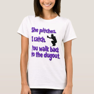 SIE WIRFT, ICH FÄNGT T-Shirt