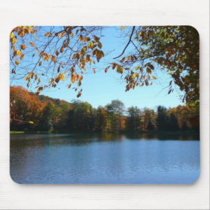 Sieben Quellen fallen Bäume und Teich Mousepad