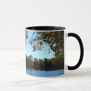 Sieben Quellen Herbstbäume und Teich Tasse