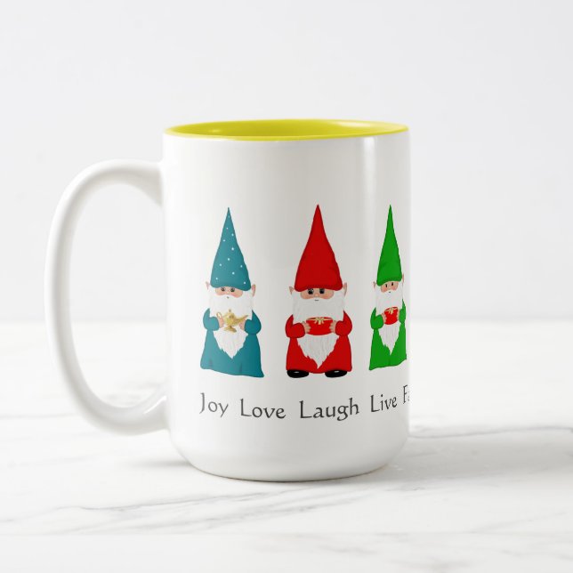 Sieben Weihnachtsgnomen auf der White Coffee Tasse (Links)