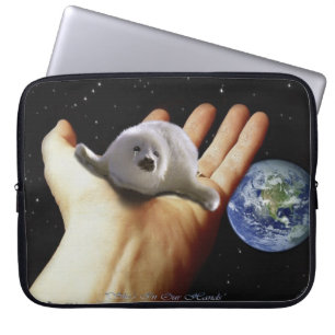 Siegel-Hupe, Hand und Erde Laptopschutzhülle