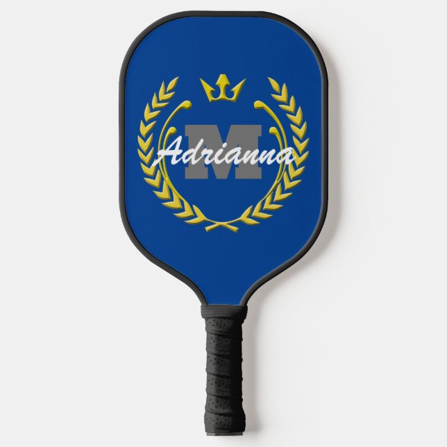 Sieger-Kranz-Monogramm und Name BlueBG Pickleball Schläger (Vorderseite)