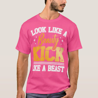 Sieht aus wie ein schöner Kick wie ein Tierkater i T-Shirt