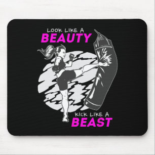 Sieht aus wie eine Schönheit, tritt wie ein Biest Mousepad