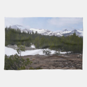 Sierra Nevada Berge und Schnee auf Yosemite Handtuch
