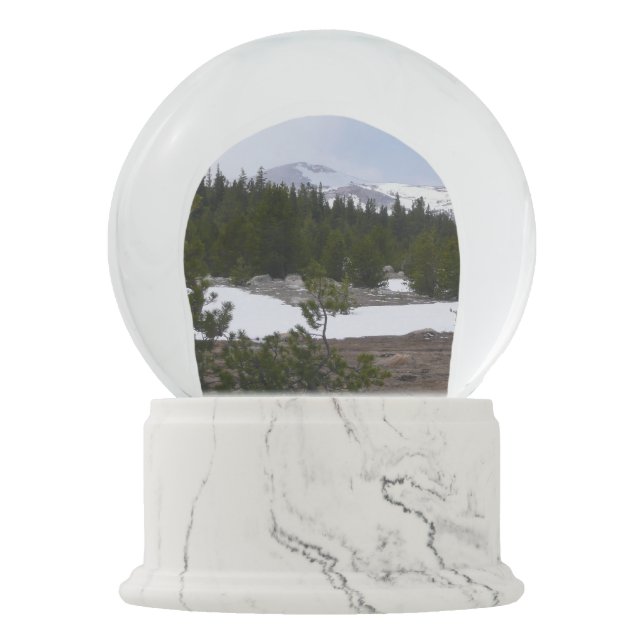 Sierra Nevada Berge und Schnee auf Yosemite Schneekugel (Vorderseite)