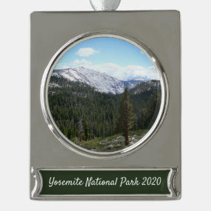 Sierra Nevada Mountains II von Yosemite Banner-Ornament Silber