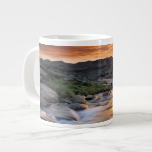 Sierra Welle über Yosemite Jumbo-Tasse