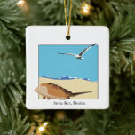 Siesta Key, Fl Horseshoe Crab Seagull Beach Keramikornament<br><div class="desc">Dekoration mit einer zweidimensionalen Horseshoe Krabbe mit einem Meeresmöbelbild, das mit Wellen über den Strand fliegt. Datum Anpassbar auf der Rückseite. Siesta Key, Florida in Baskerville Schriftart unten.</div>