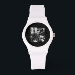 Sigmund Freud & Cat Quote Womens Silicone Watch Armbanduhr<br><div class="desc">Sie sehen eine Silikon-Womens-Uhr von Rick London, die exklusiv für RickLondonDesigns.com hergestellt wurde. Dieser Artikel zeigt eine Grafik von Sigmund Freud und eines seiner bekanntesten Zitate: "Zeit mit Katzen verbringen ist nie verschwendet". Wir denken, dass Sie Ihre Bestellung genießen, so sehr, dass es mit einer 30 Tage 100% Geld-zurück-Garantie, wenn...</div>