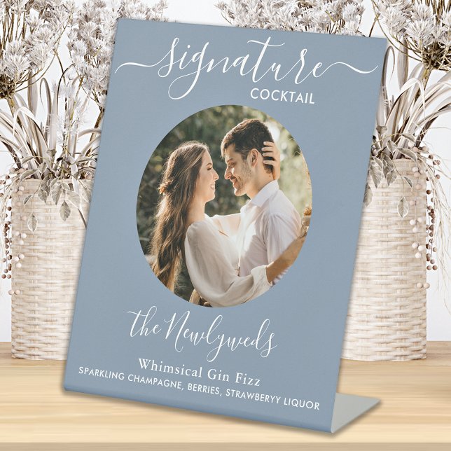 Signature Cocktail Hochzeitdrink Dusty Blue Foto Sockelschild (Von Creator hochgeladen)