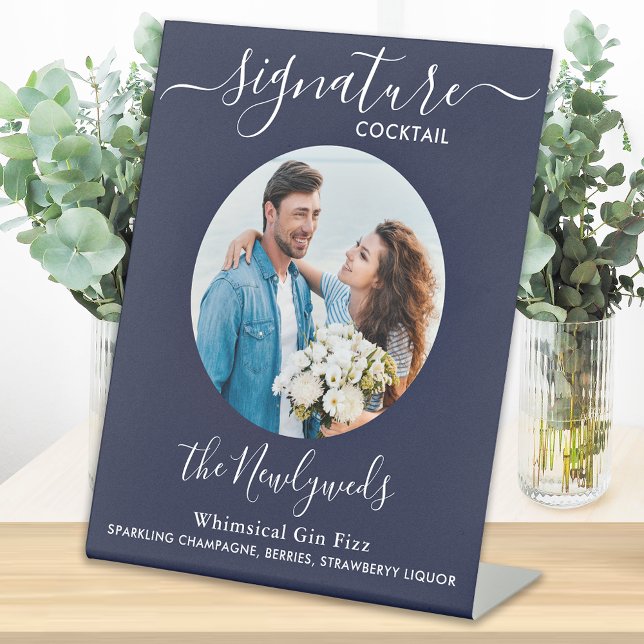Signature Cocktail Wedding Drink Navy Blue Foto Sockelschild (Von Creator hochgeladen)