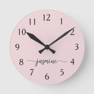 Signature-Skript für Girl-Minimalistische Monogram Runde Wanduhr