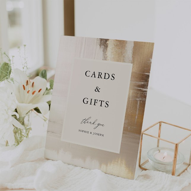 Signe De Table Abstrait d'or | Cartes et cadeaux de mariage éléga (An elegant wedding cards and gifts pedestal sign, with a faux gold abstract and neutral beige color)