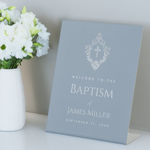 Signe De Table Baptême garçon Dusty Blue Elegant Cross Crest Bien