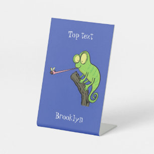 Signe De Table Caricature de lézard de caméléon vert joyeux