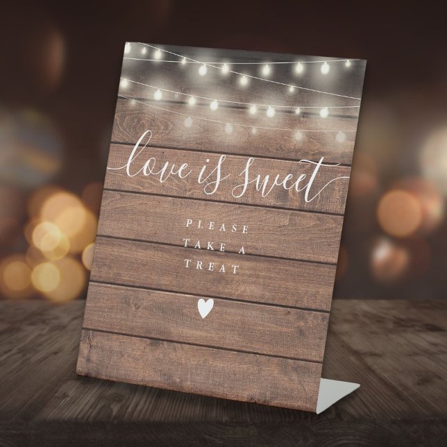Signe De Table Chaîne Lights Rustic Wood Love Is Sweet Faveur (String Lights Rustic Wood Love Is Sweet Favor Pedestal Sign)