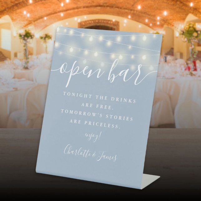Signe De Table Chaîne Lumières Dusty Blue Signature Script Ouvrir (String Lights Dusty Blue Signature Script Open Bar Pedestal Sign)
