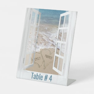 Signe De Table Coeurs de plage mariages dans une fenêtre