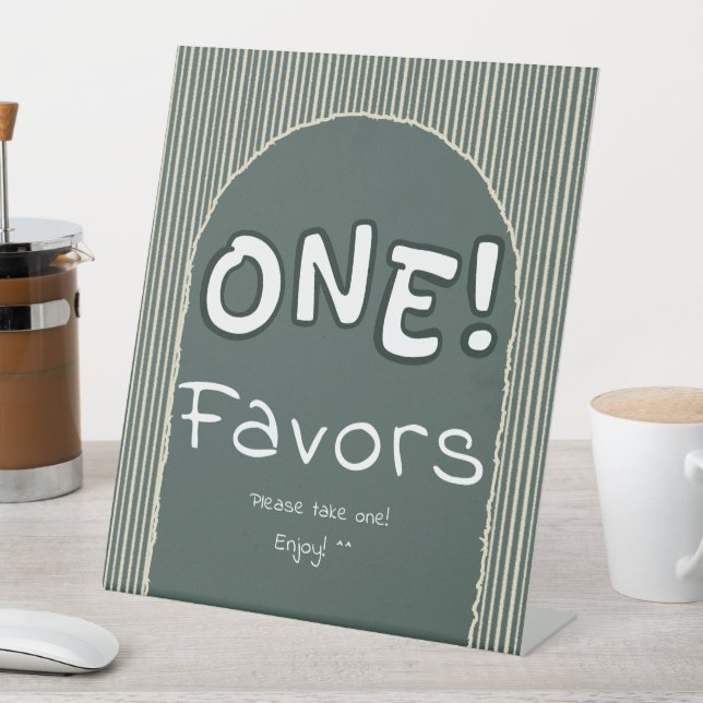 Signe De Table Dark Green Stripes 1st Birthday Favors (In SItu)