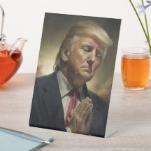 Donald Trump Prie Pour L'Amérique