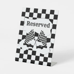 Signe De Table Drapeau Checker et voitures de course réservées