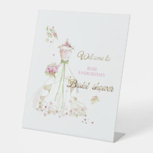 Signe De Table Épouse en flamme dans une mariée en fleurs pour êt