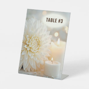Signe De Table Fleur de chrysanthème de mariage et bougies