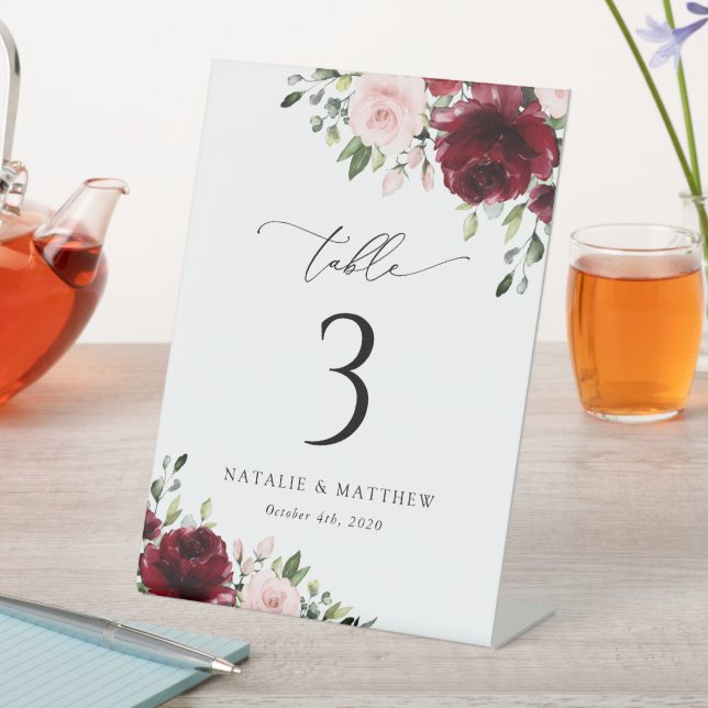 Signe De Table Fleurs Bourgognes, Fleurs Roses, Numéros De Tablea (In SItu)