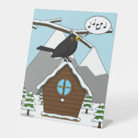Happy Blackbird chanter dans le paysage hivernal