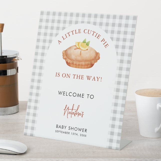Signe De Table Little Cutie Pie Grey En vichy Plaid Baby shower (In SItu)