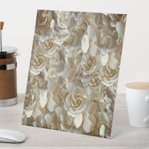 Signe De Table Many beautiful petals of rose