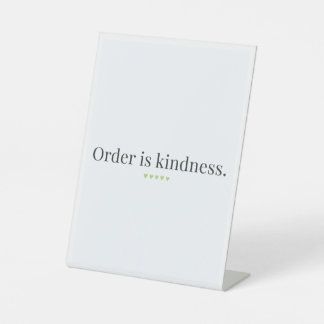 Signe De Table "Order is Kindness" quote Pedestal Sign