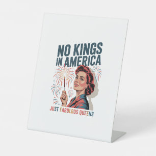 Signe De Table Pas de rois en Amérique Fabulous Queens Pride 2025