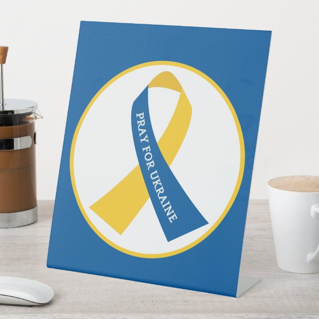 Signe De Table Priez pour l'Ukraine de soutenir le ruban (In SItu)