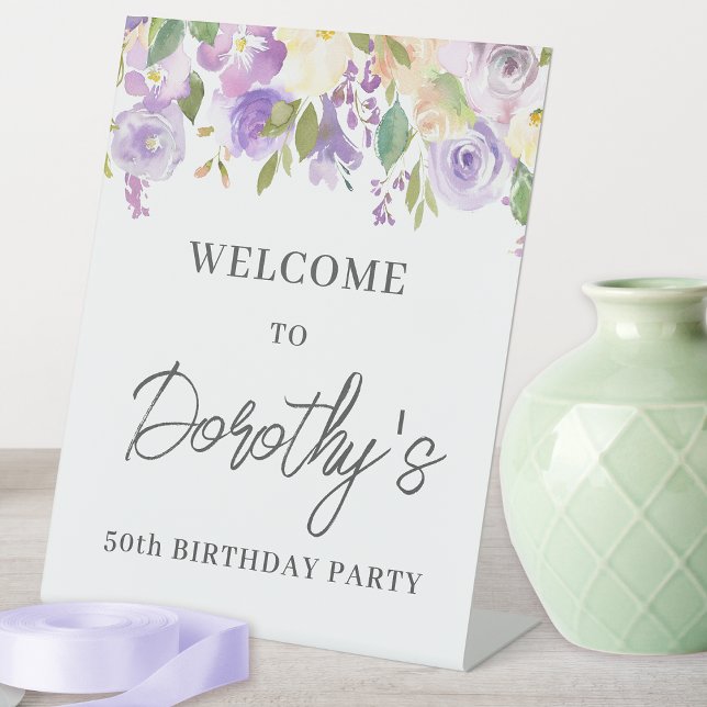 Signe De Table Purple Rose Floral 50e anniversaire Bienvenue (Need more matching party supplies? paper cups and plates, napkins. Message me for help finding them)