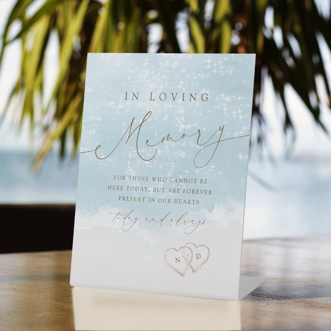 Signe De Table Script Moderne Cœurs de Plage en souvenir aimant (Modern Script Sand Hearts Beach in loving memory Pedestal Sign)
