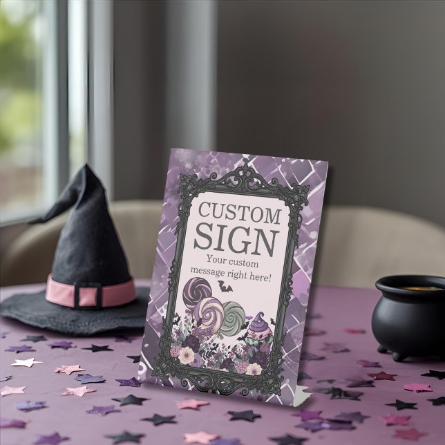 Signe De Table Symbole guindé gothique éffrayant violet personnal (Spooky Cute Gothic purple Custom Pedestal Sign)