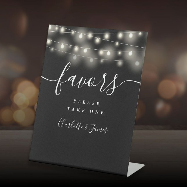 Signe De Table Tableau Des Favoris De Mariage Noir Et Blanc (String Lights Black And White Wedding Favors Table Pedestal Sign)