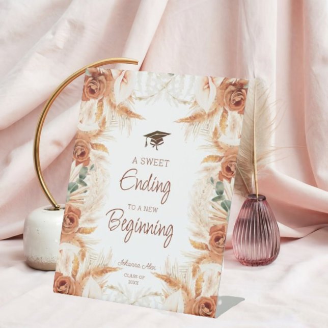 Signe De Table Un Symbole Doux Terminant À Nouveau Début De Diplô (Welcome guests with a personalized graduation sign. Design yours now on Zazzle!)