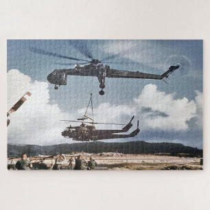 Sikorsky Skycrane, der zwei Hueys trägt