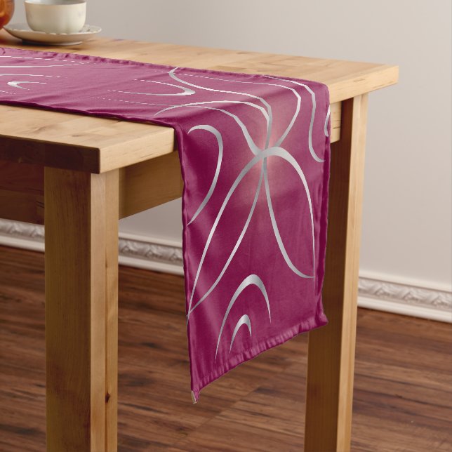 Silber auf Magenta Großer Tischläufer (Beispiel)