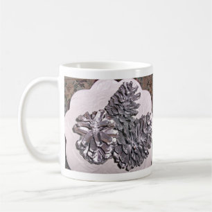 Silber gemalte Kiefernkegel Kaffeetasse